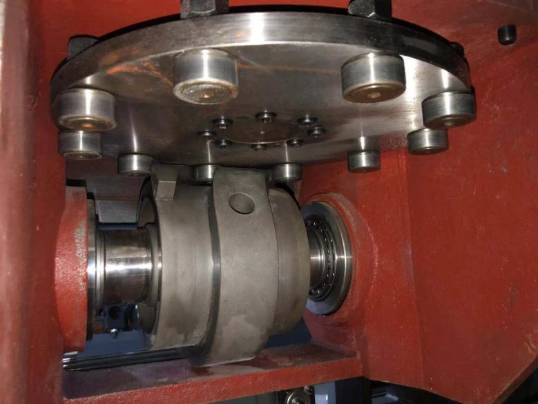 Detalhe do mecanismo de indexação por came aberto da ZBJ-DP35; fotografia estática do equipamento fornecida.